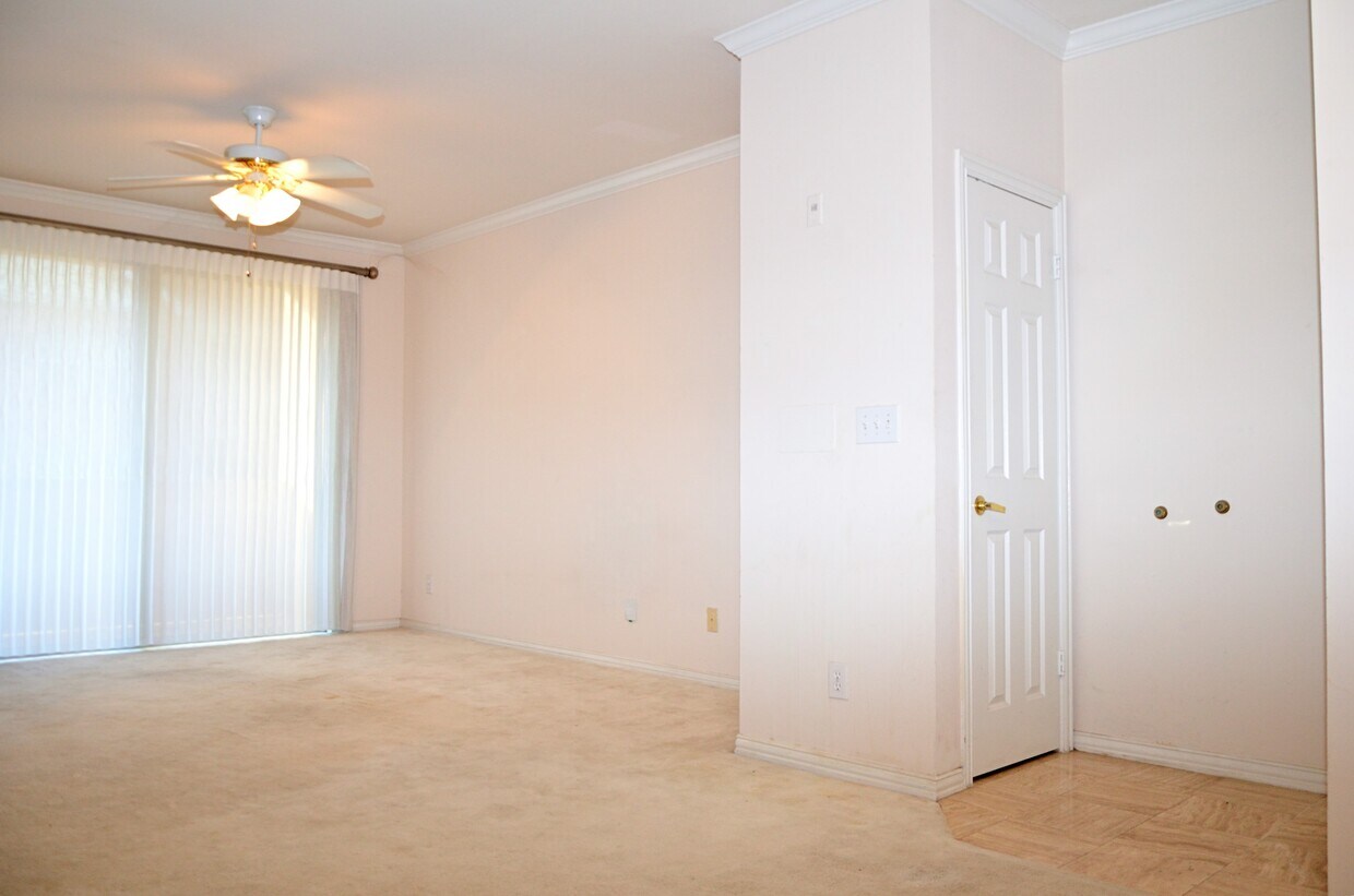 2111 Welch St Unit A225, Houston, TX 77019 Condo for Rent in Houston