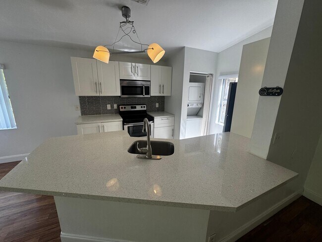 Building Photo - 9999 Summerbreeze Dr