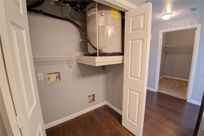 Building Photo - 2320 Gracy Farms Ln
