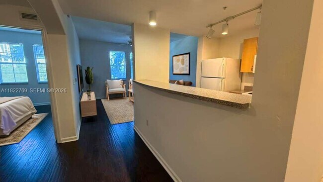 Foto del edificio - 533 NE 3rd Ave