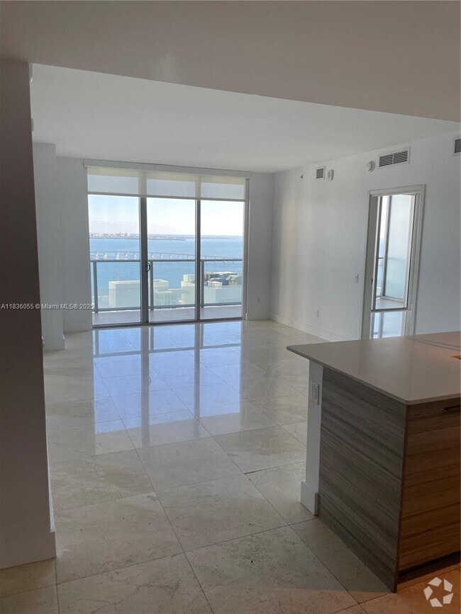 Building Photo - 1300 Brickell Bay Dr