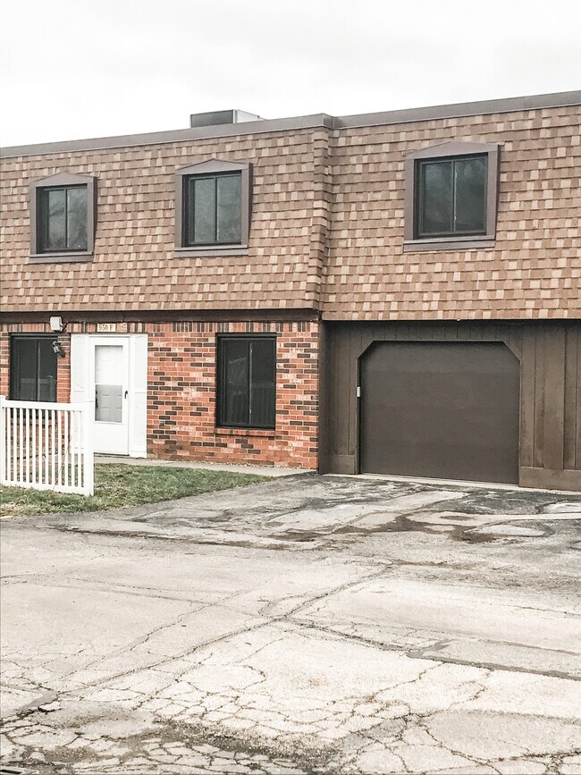 950 Wadsworth Rd Unit F, Medina, OH 44256 Apartments in Medina, OH