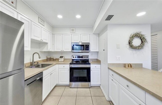 Building Photo - 1510 Mainsail Dr
