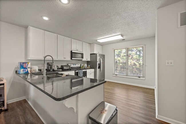 Building Photo - 27 Jahan Dr