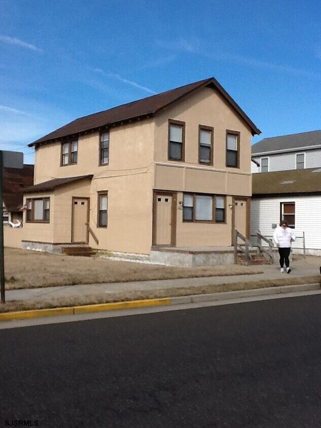 Foto principal - 9317 Monmouth Ave