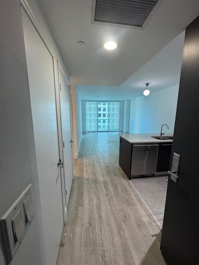 Building Photo - 500 Brickell Ave