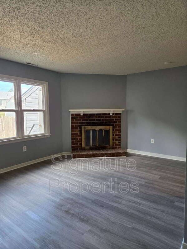 Building Photo - 810 Grayfox Dr