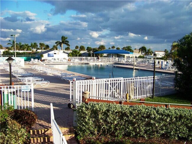 Building Photo - 710 Nettles Blvd