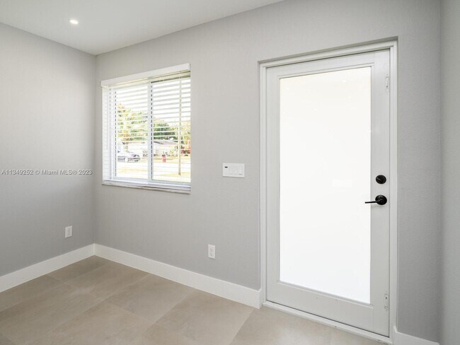 Foto del edificio - 950 NW 34th Way
