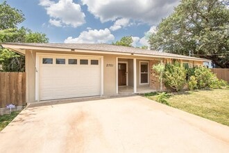 Building Photo - 2701 Peach Tree Ln