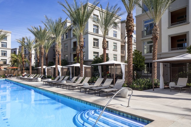 Centerpointe at Irvine Spectrum Apartments Irvine, CA