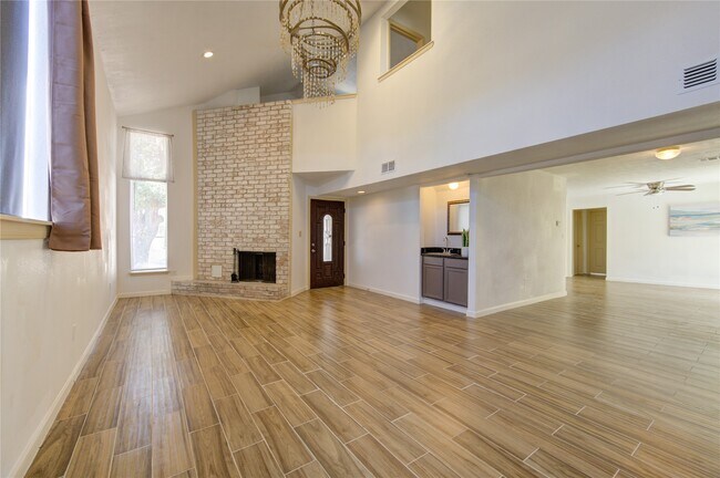 Foto del edificio - 4403 Willow Beach Dr