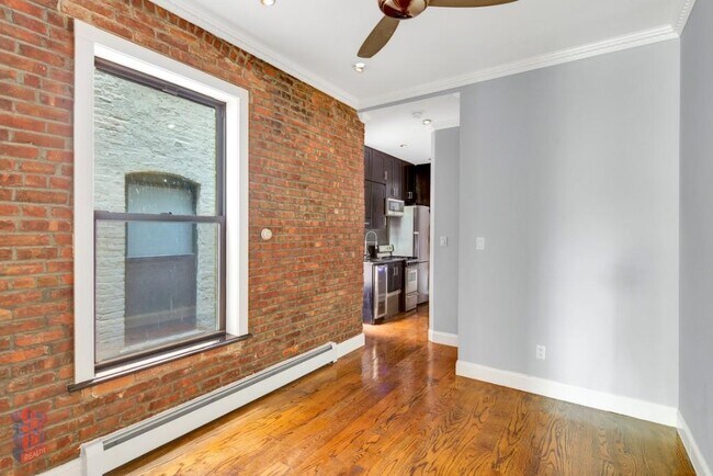 Building Photo - 15 W 103rd St