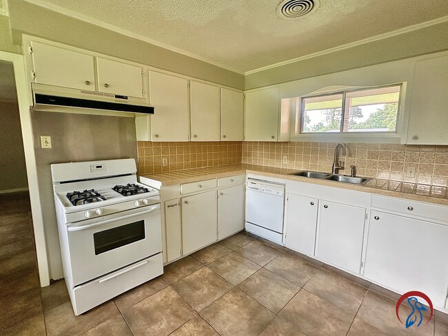 Building Photo - Garden District 3 bed 2 bath Home | Pelica...