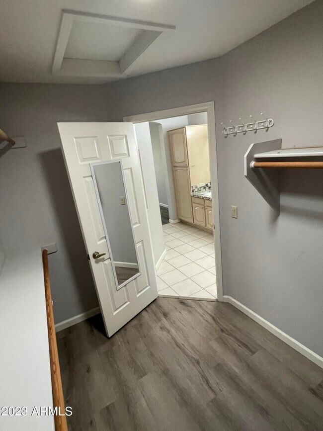 Foto del edificio - 9276 W Behrend Dr