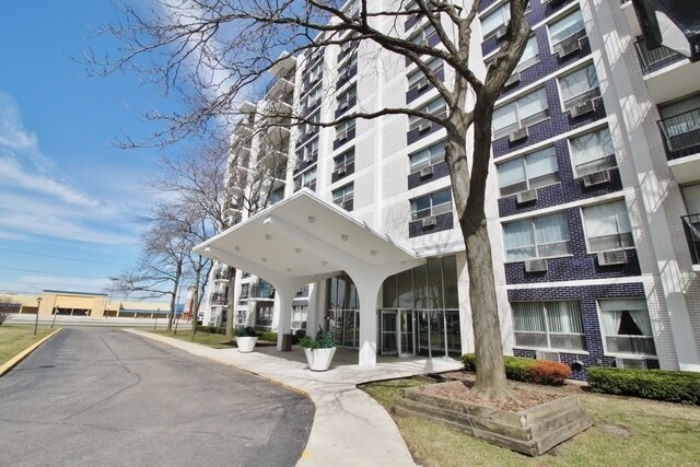 Foto del edificio - 9001 Golf Rd