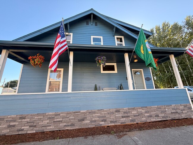303 Pioneer St