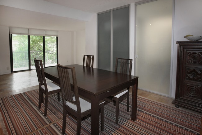 Foto del edificio - 2201 L St NW