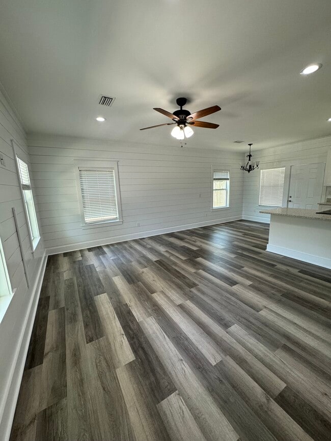 Living room - 115 N Vestavia St