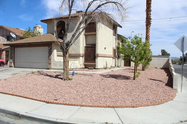 Foto del edificio - Great 4 bedroom Home on Corner Lot