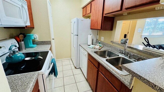 Foto del edificio - 3506 Cove View Blvd