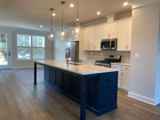 Building Photo - 3197 Acadia Dr