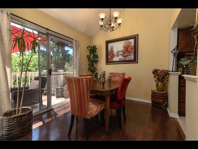 Dining room - 755 Schenley Bay