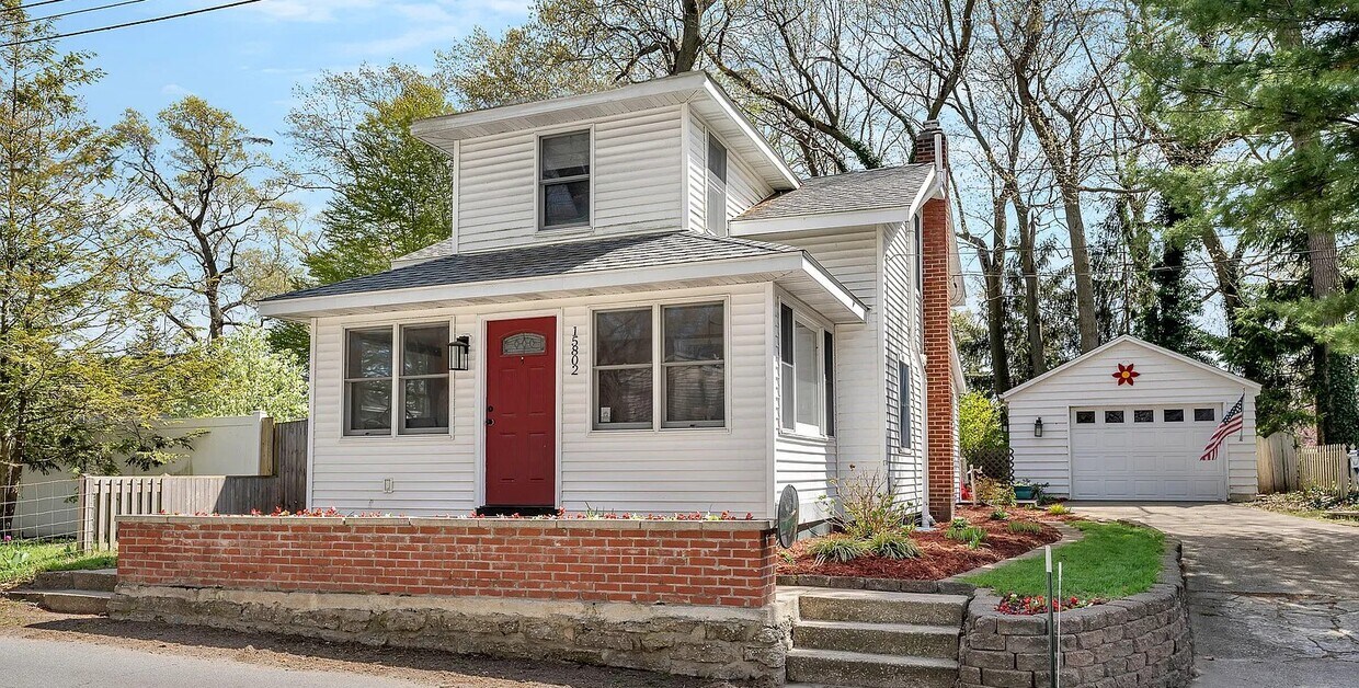 Foto principal - 15802 Beach Dr