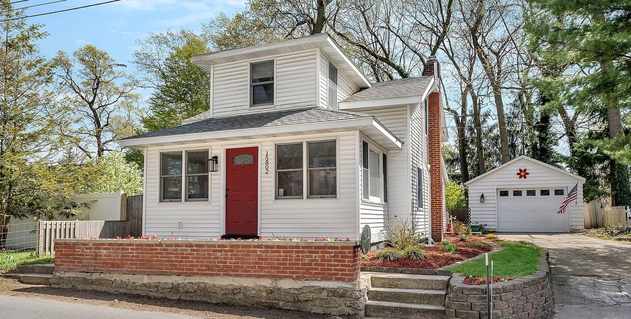 Primary Photo - 15802 Beach Dr