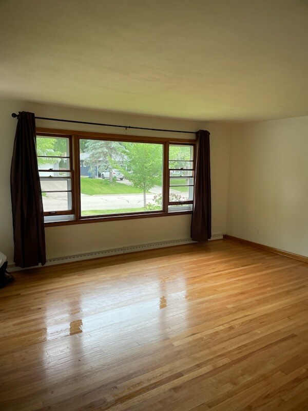 Building Photo - 404 La Belle Ln