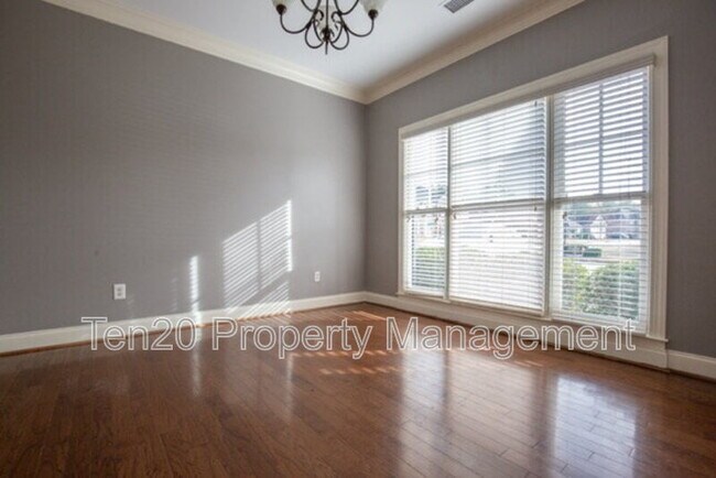 Foto del edificio - 2584 Spring Chapel Rd