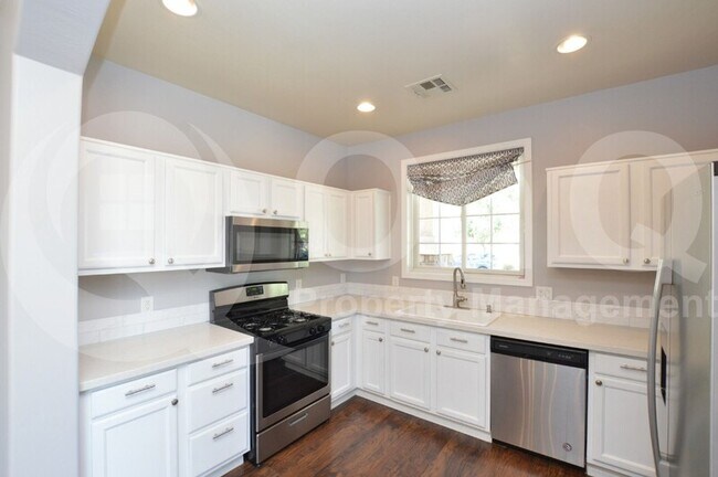 Building Photo - 3904 E Gideon Way