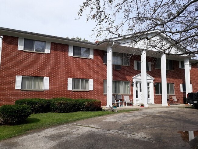 Foto del edificio - Colonial Manor 224 Hill Court
