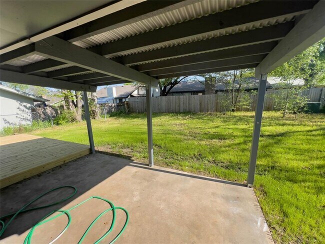Foto del edificio - 1118 Stoneoak Ln