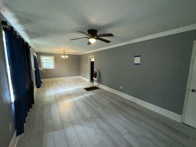 Foto del edificio - 3030 Oak Forest Dr