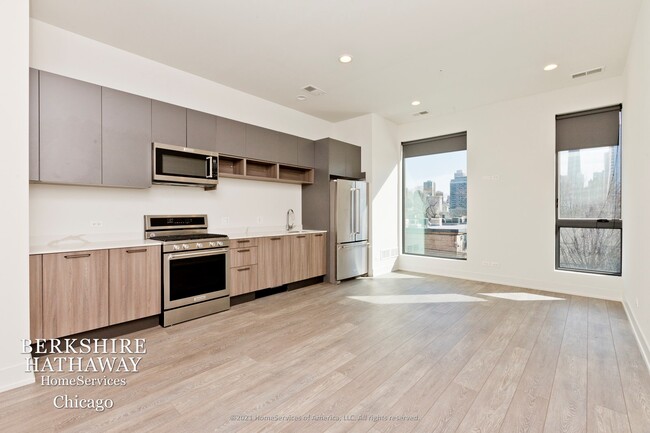 Building Photo - 853 N Larrabee Street