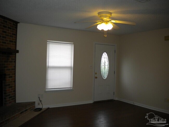 Building Photo - 3255 Maplewood Dr