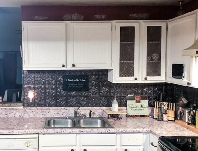 Building Photo - 3012 Hilltop Dr