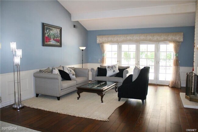 Foto del edificio - 4 br, 2.5 bath House - 9426 Balcom Ave