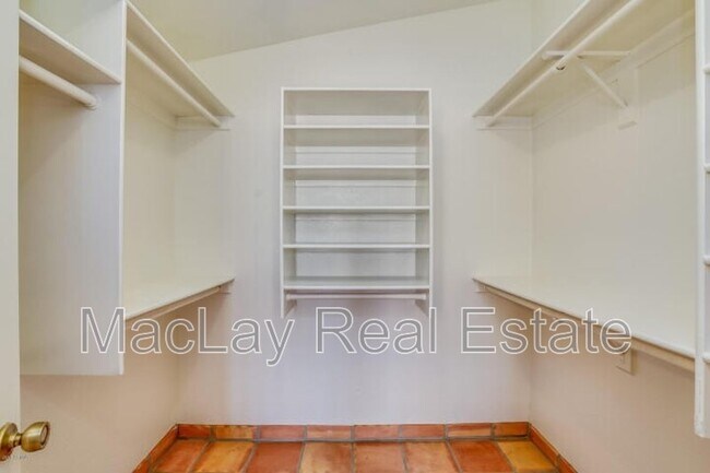 Foto del edificio - 15851 S 30th Pl
