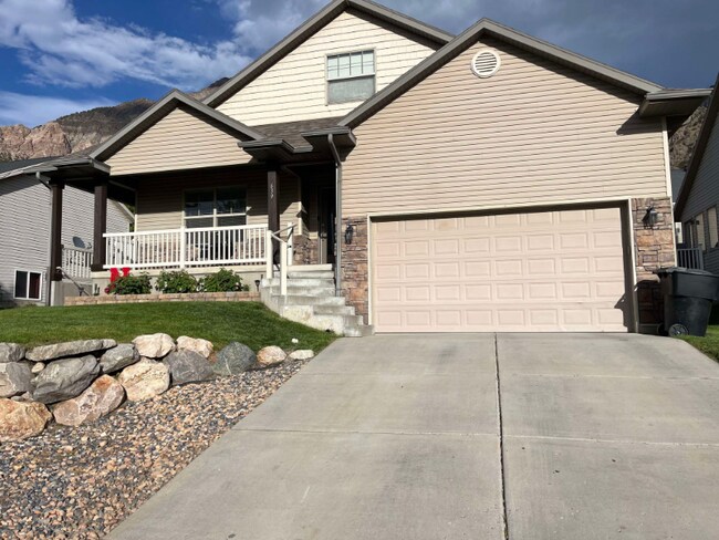 Building Photo - 639 S Appaloosa Cir