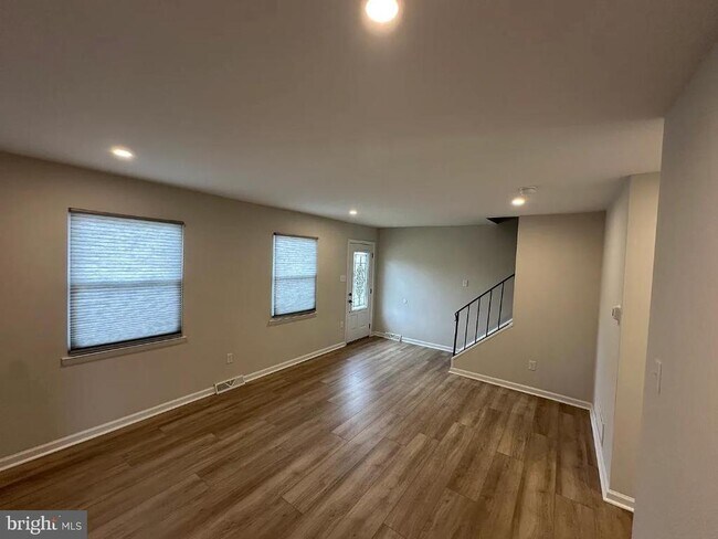 Building Photo - 102 Stuart Ave