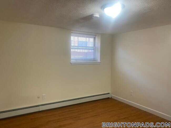 Foto del edificio - 176 N Beacon St