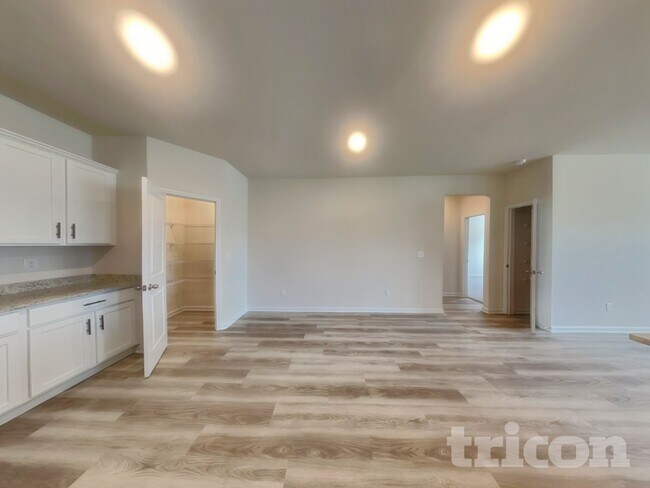 Building Photo - 307 Oliver Dr