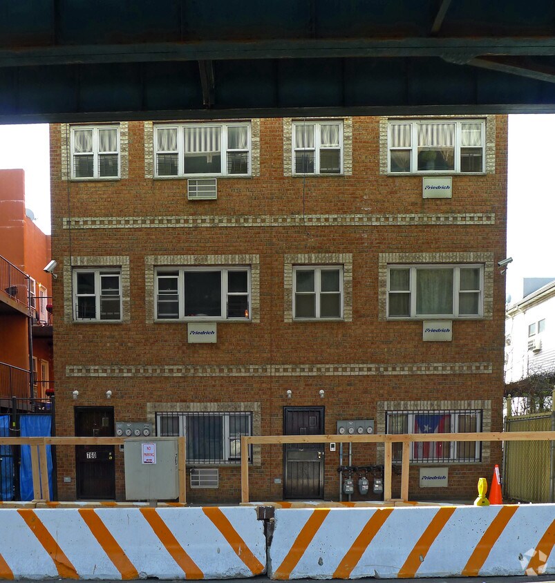 Foto principal - 758 Livonia Ave