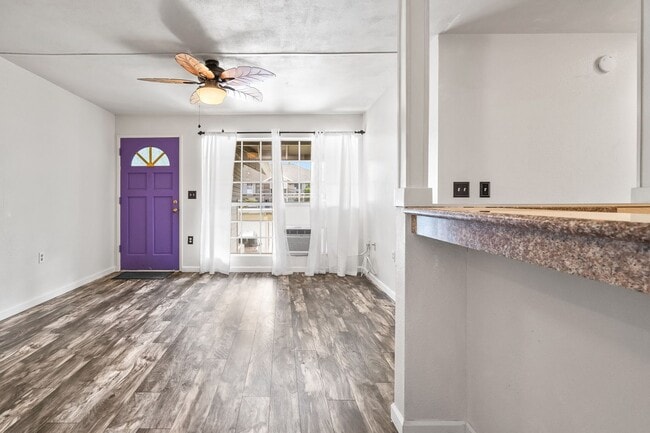 Building Photo - 2 bed/1 bath Unfurnished condo in Pet Friendly Keonekai Villages