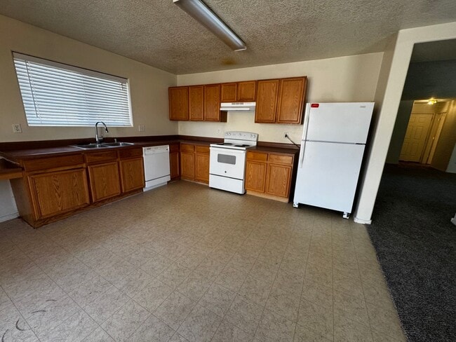 Building Photo - Must see this Beautiful Home.