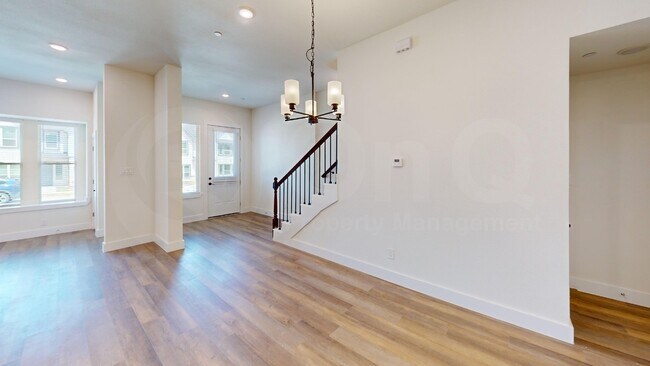 Foto del edificio - 333 Buck Ridge Dr