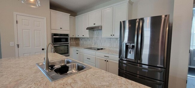 Building Photo - 5355 NW Pine Trail Cir