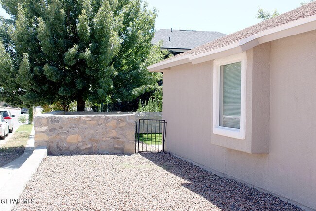 Foto del edificio - 5040 Gold Ranch Ave